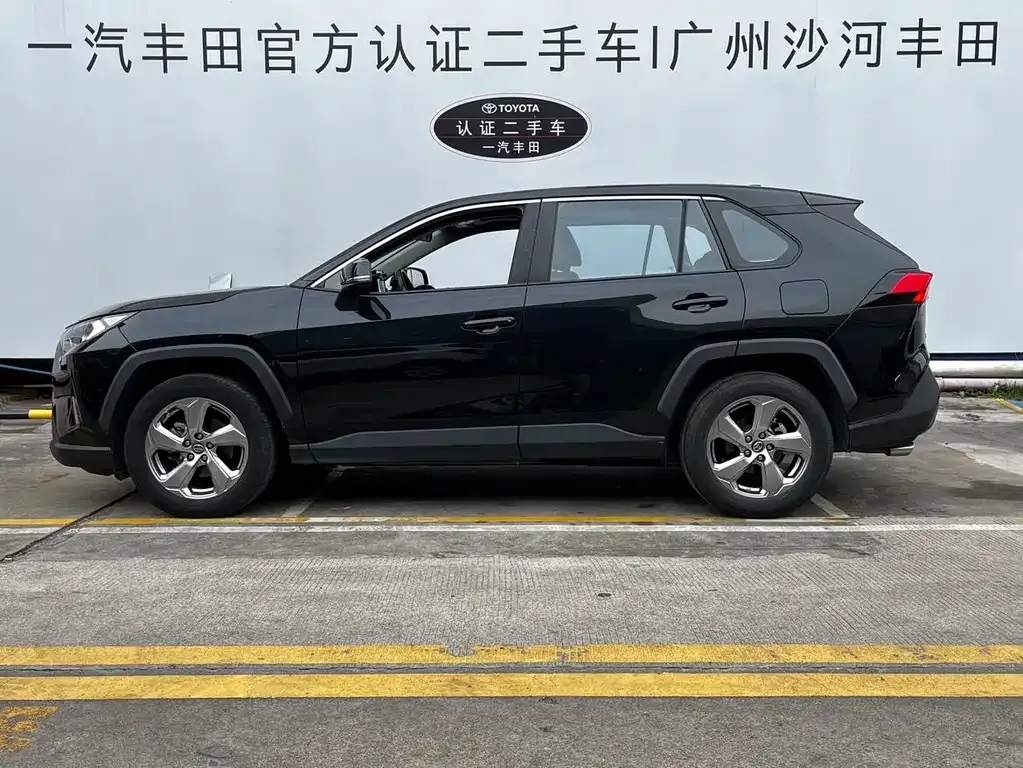 Toyota RAV4 — фото 5