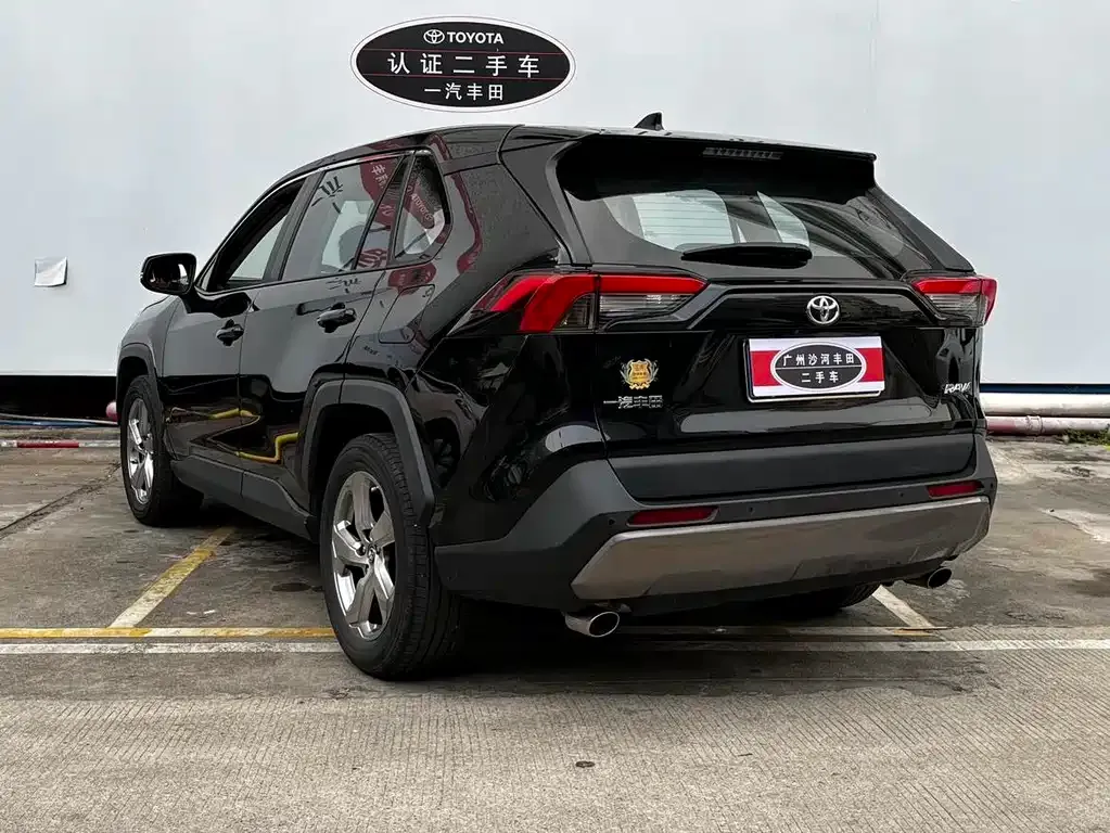 Toyota RAV4 — фото 9
