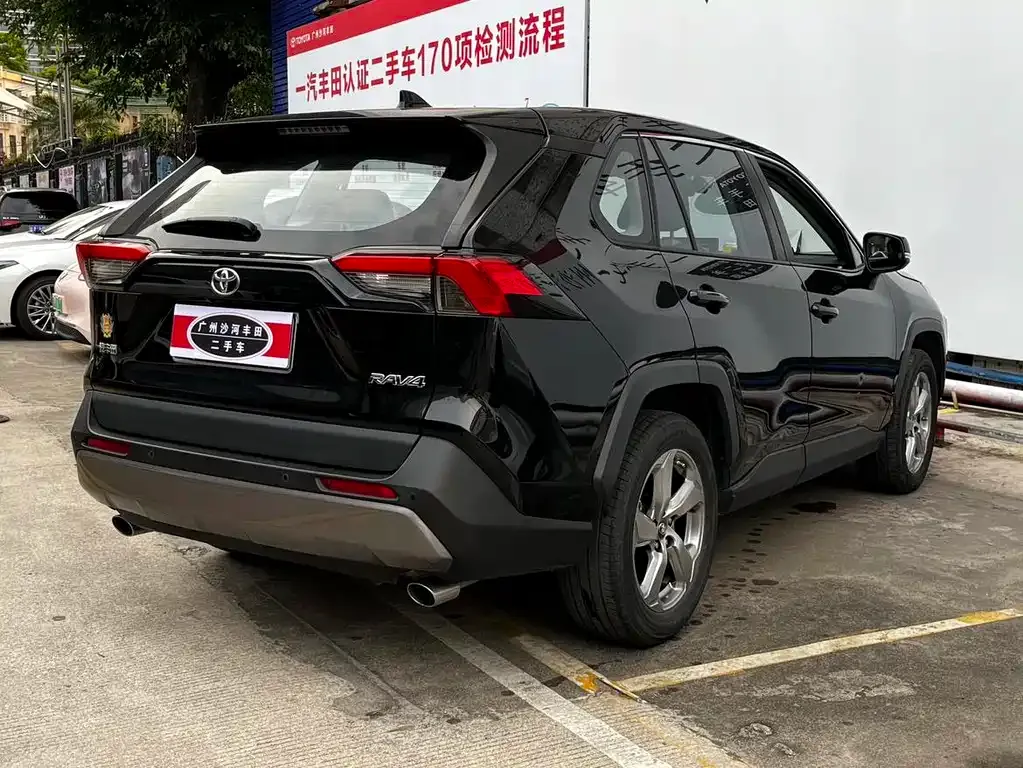 Toyota RAV4 — фото 3