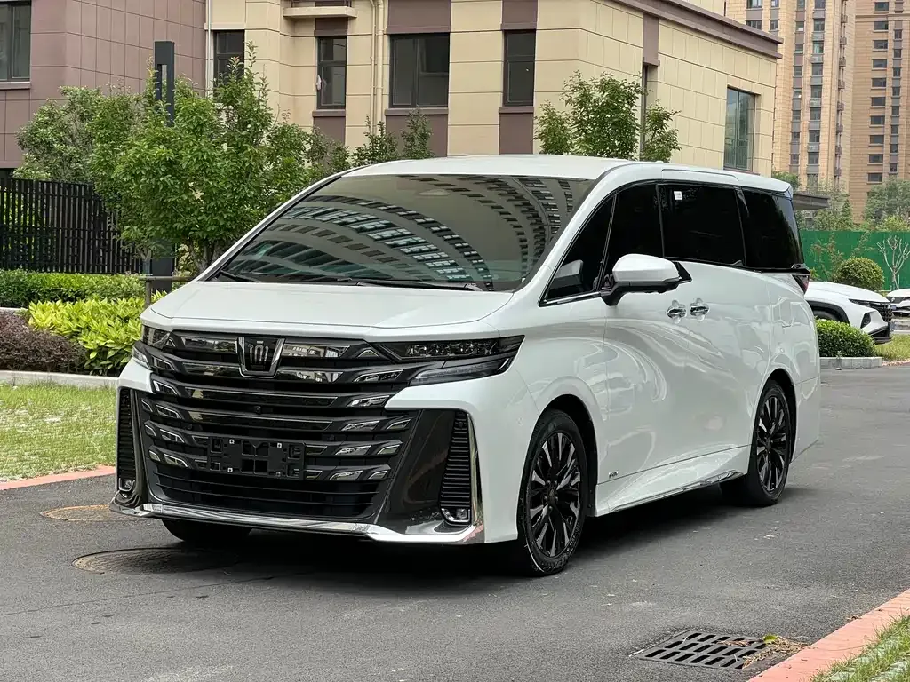 Toyota Vellfire — фото 1