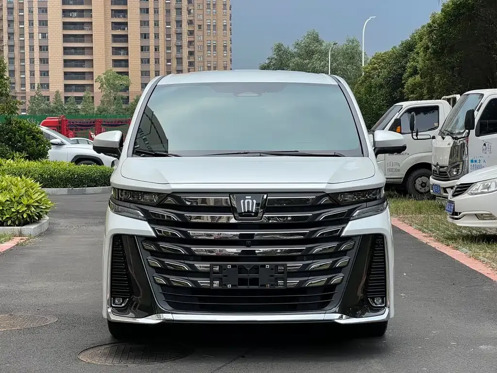 Toyota Vellfire — фото 10