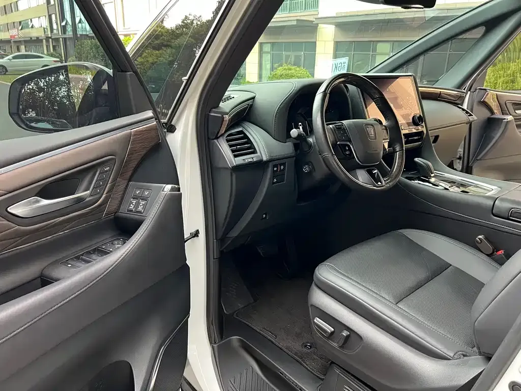 Toyota Vellfire — фото 8