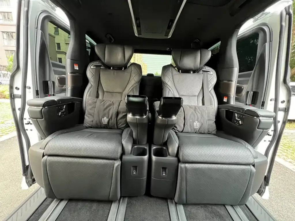 Toyota Vellfire — фото 4