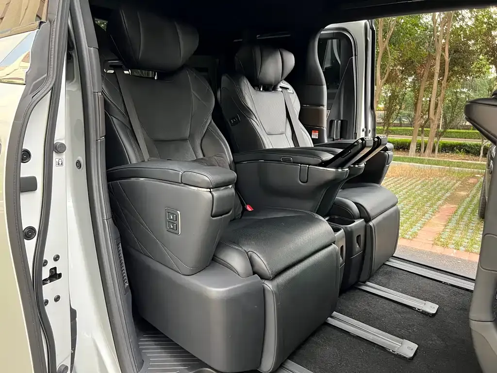 Toyota Vellfire — фото 6