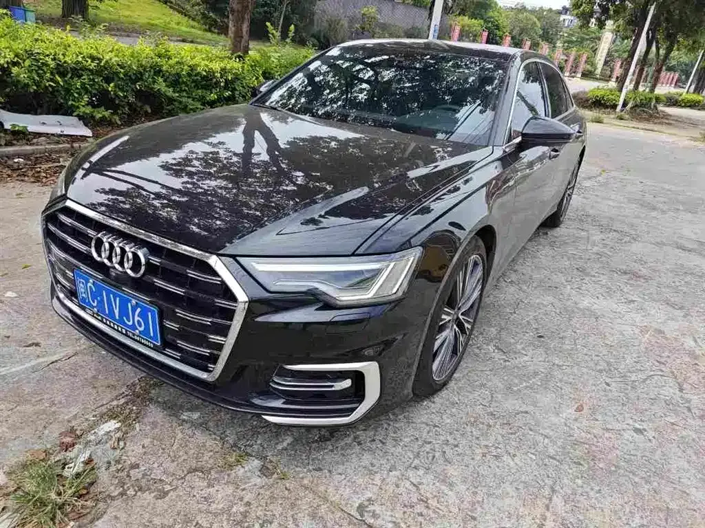 Audi A6L — фото 1
