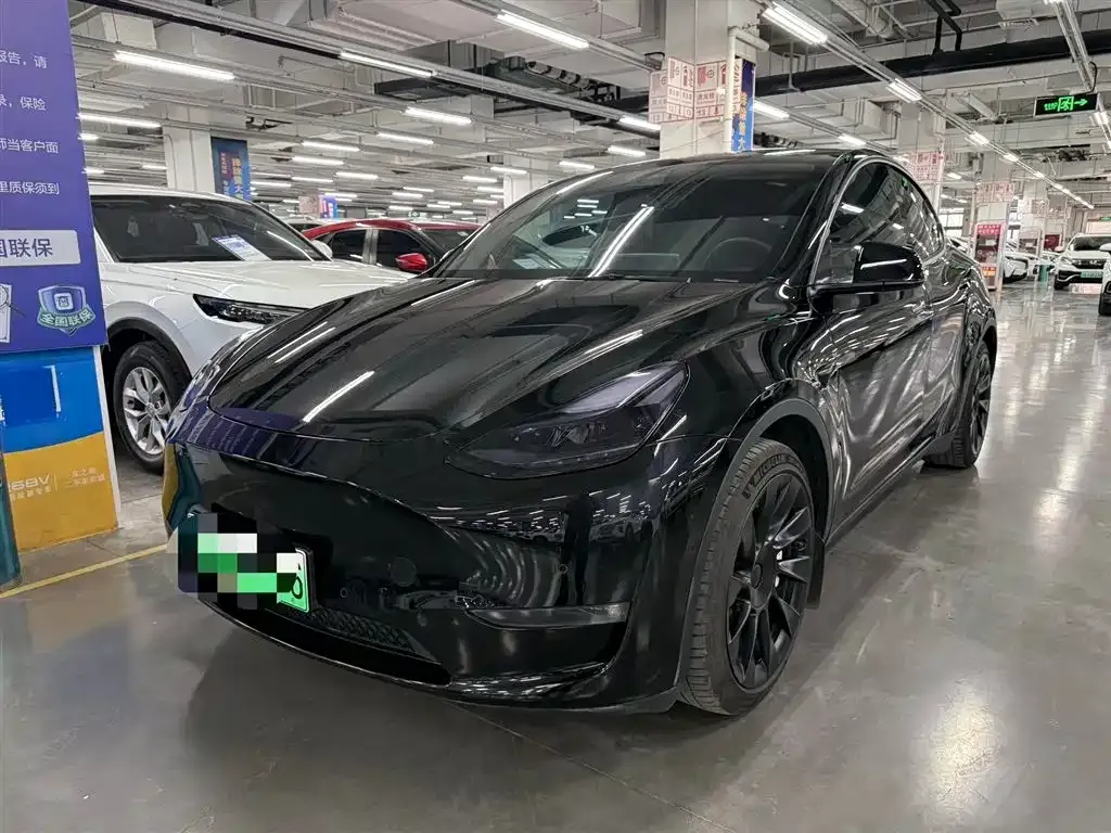 Tesla Model Y — фото 1