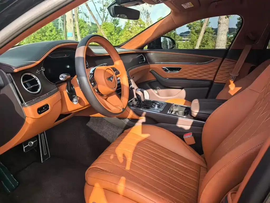 Bentley Flying Spur — фото 4