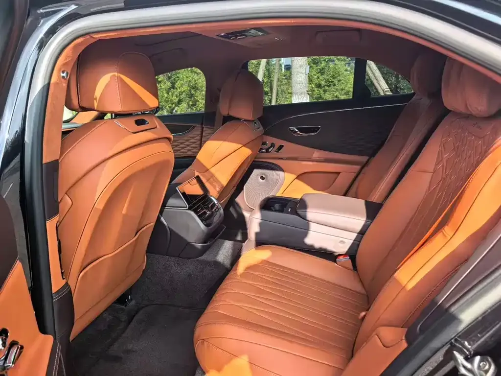 Bentley Flying Spur — фото 7