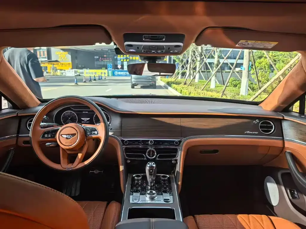 Bentley Flying Spur — фото 6