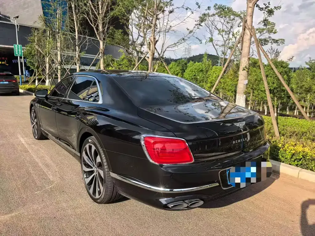 Bentley Flying Spur — фото 3