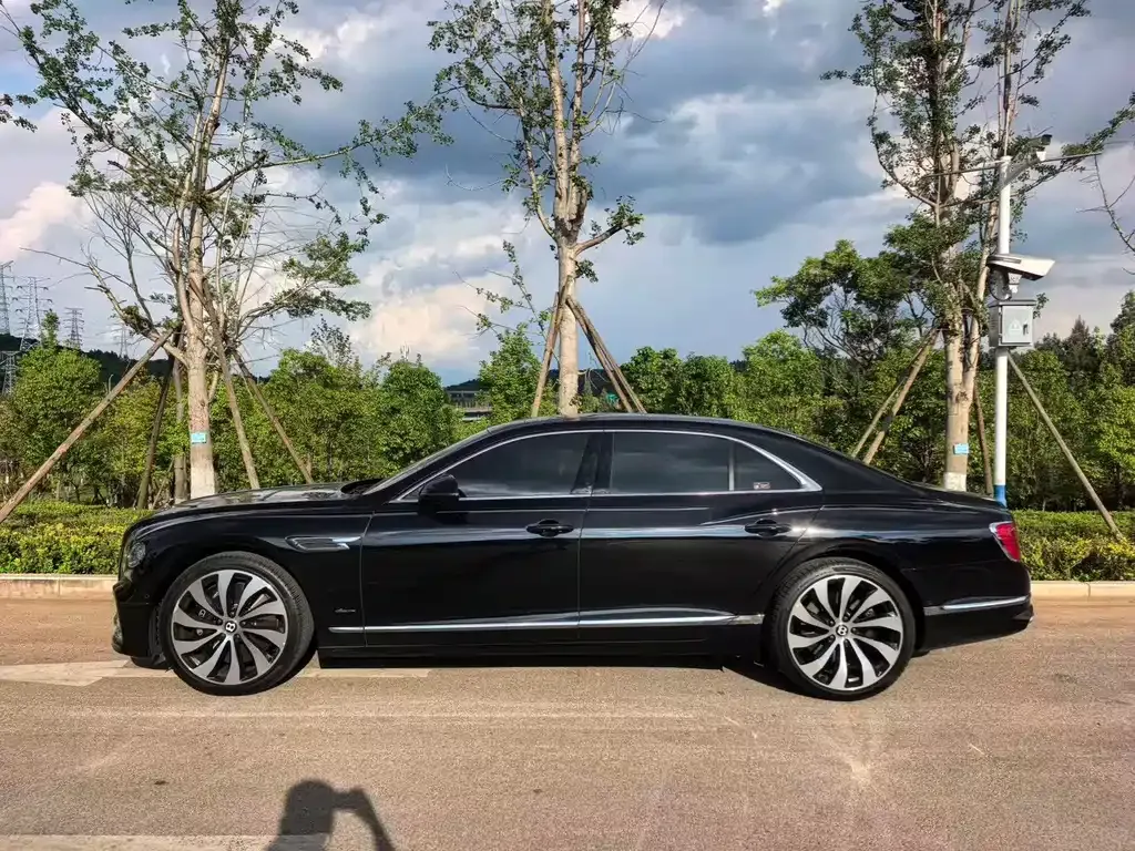 Bentley Flying Spur — фото 8