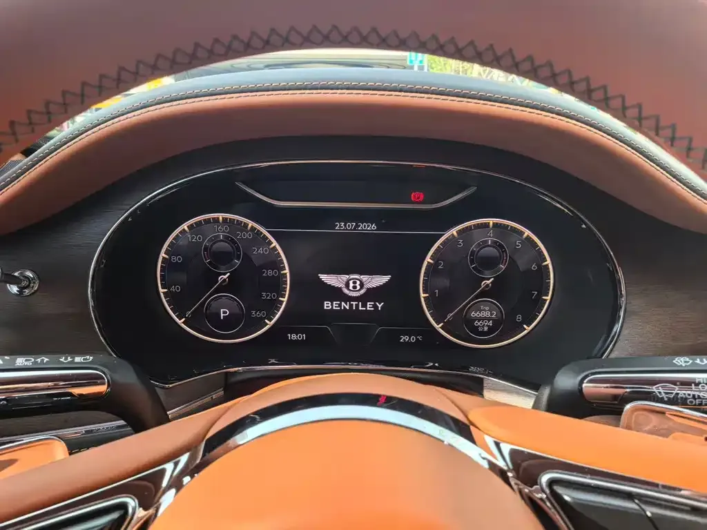 Bentley Flying Spur — фото 2
