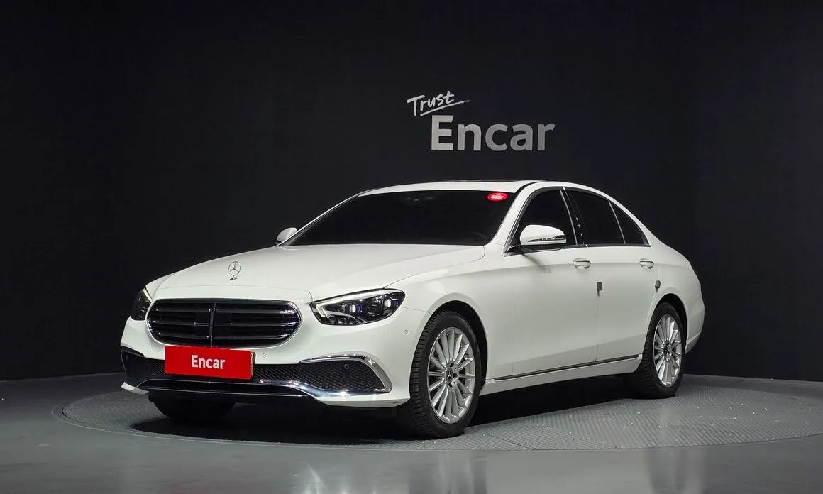 Mercedes-Benz E-Class — фото 1