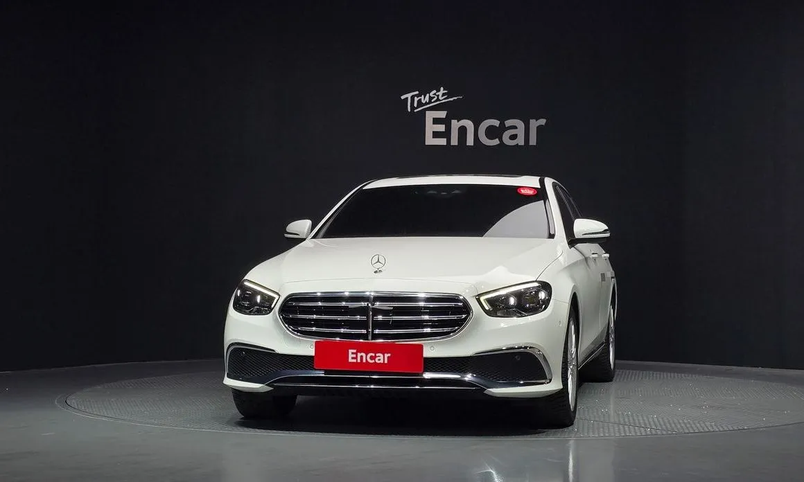 Mercedes-Benz E-Class — фото 2