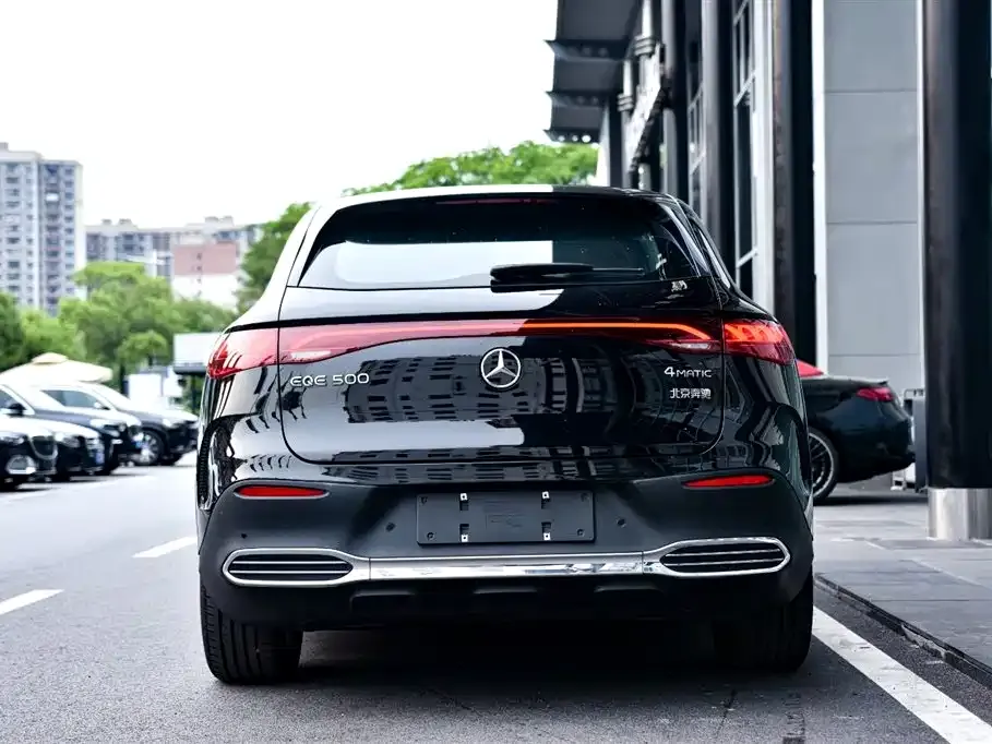 Mercedes-Benz EQE SUV — фото 9