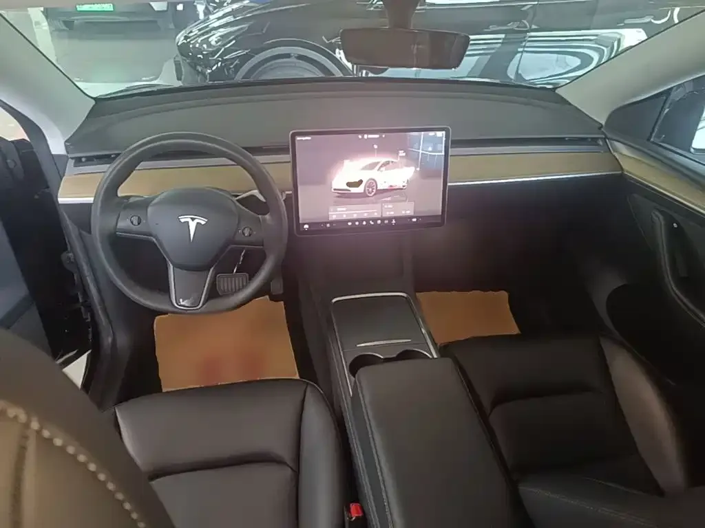 Tesla Model Y — фото 6