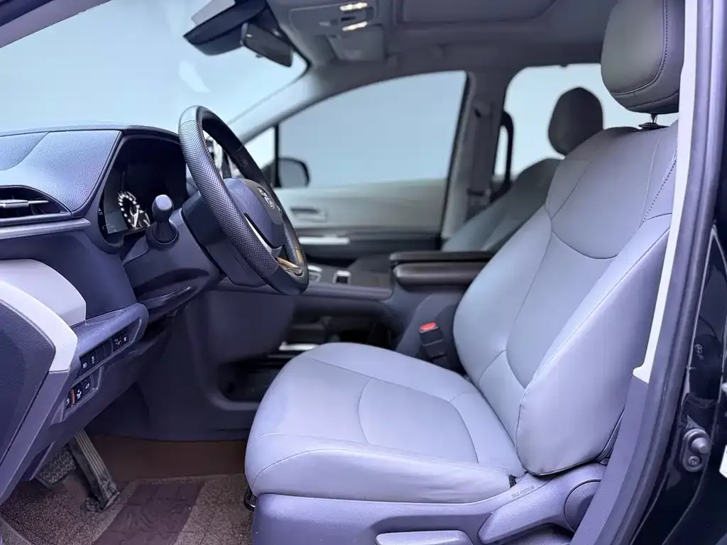 Toyota Granvia — фото 6
