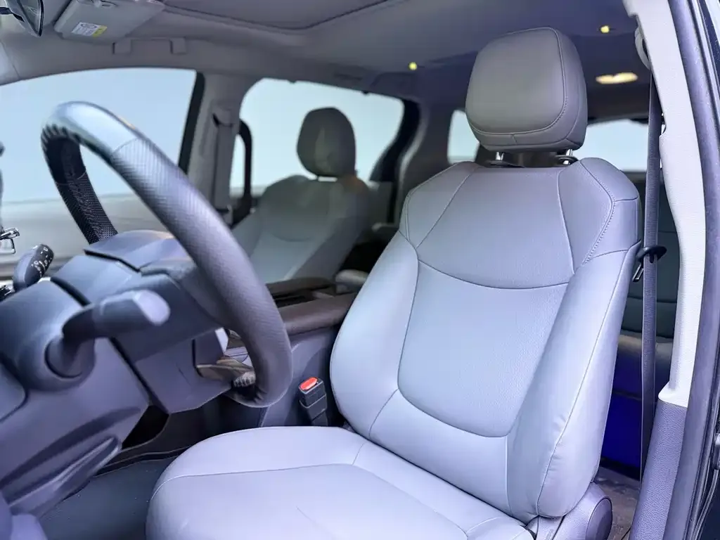 Toyota Granvia — фото 4