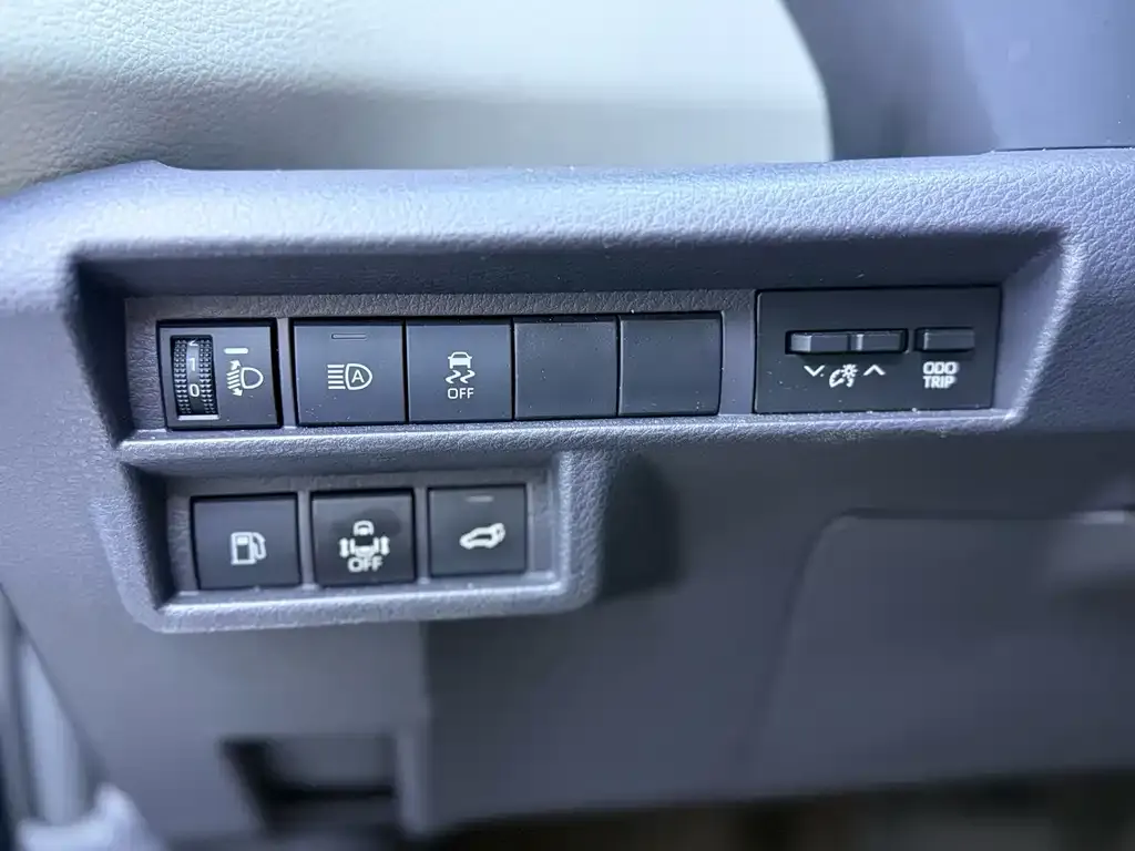 Toyota Granvia — фото 8