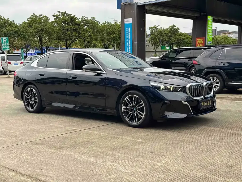 BMW 5 Series — фото 10
