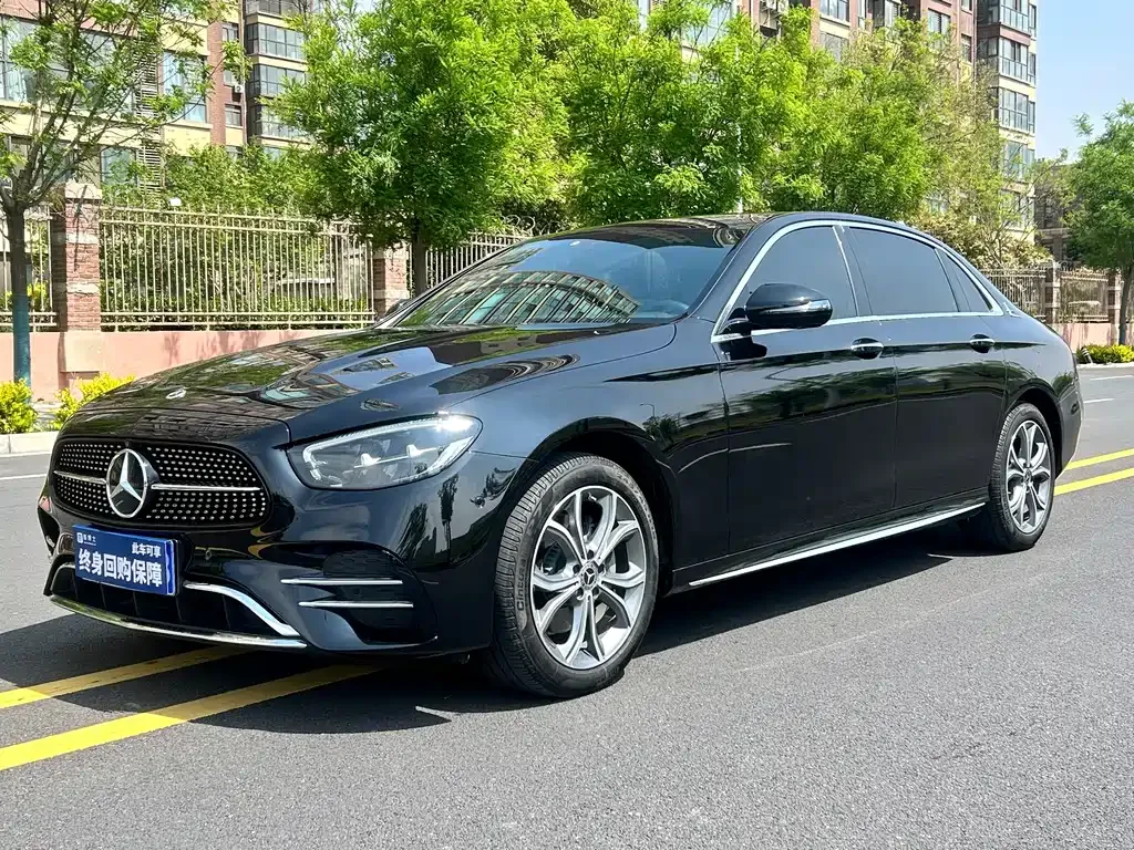 Mercedes-Benz E-Class — фото 1