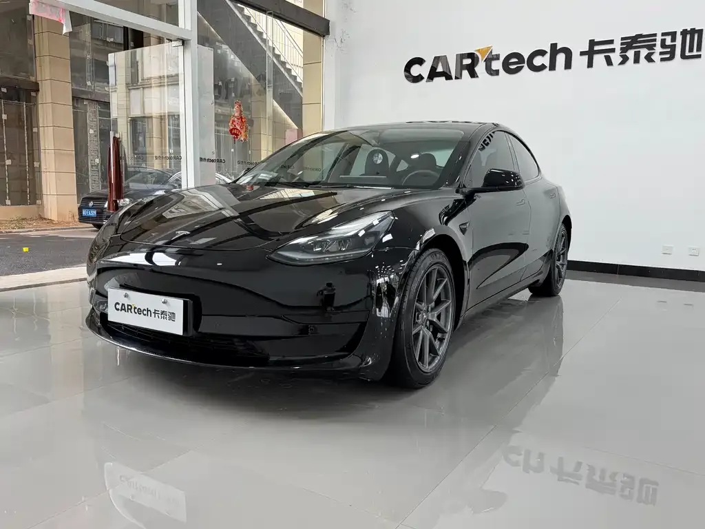 Tesla Model 3 — фото 1