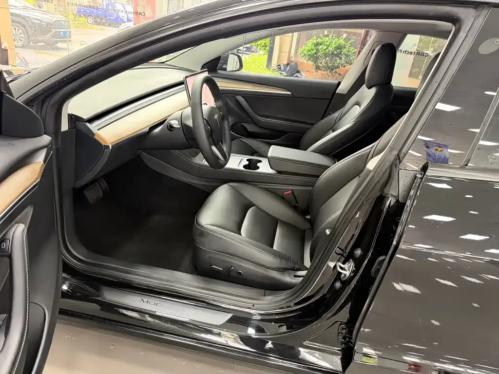 Tesla Model 3 — фото 4