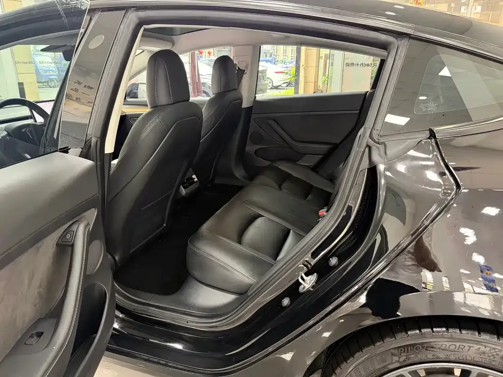 Tesla Model 3 — фото 3