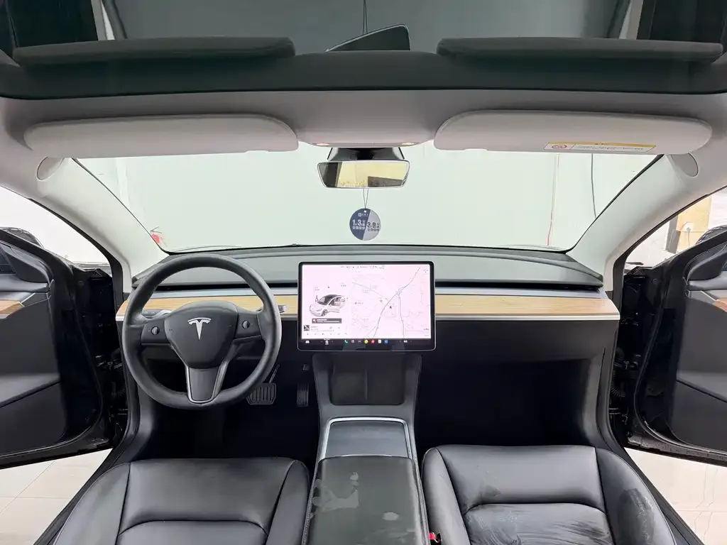 Tesla Model 3 — фото 7