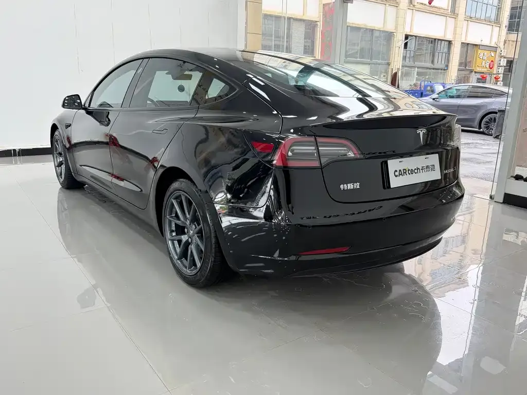 Tesla Model 3 — фото 2