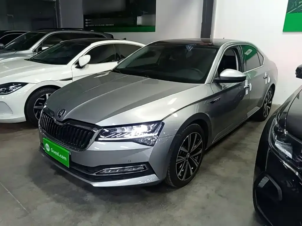 Skoda Superb — фото 1
