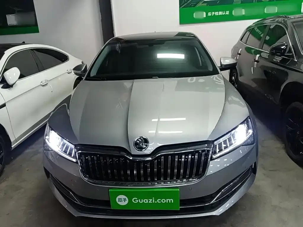 Skoda Superb — фото 9