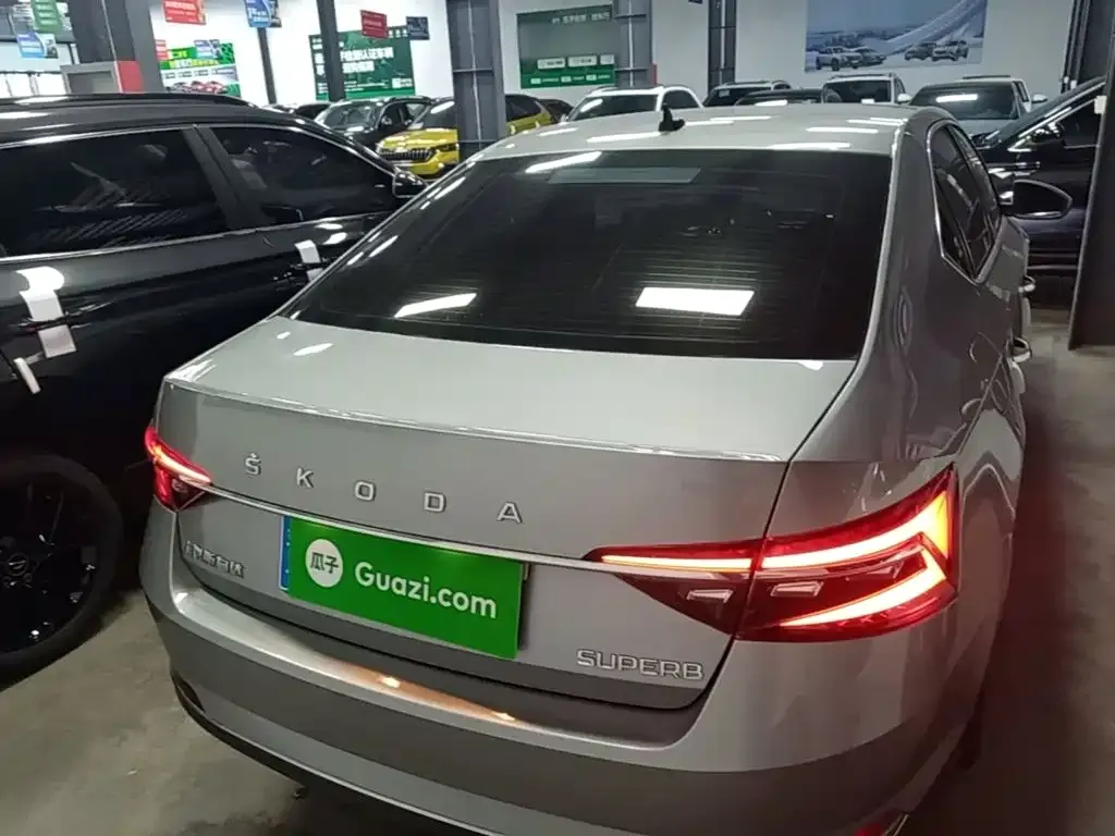 Skoda Superb — фото 8