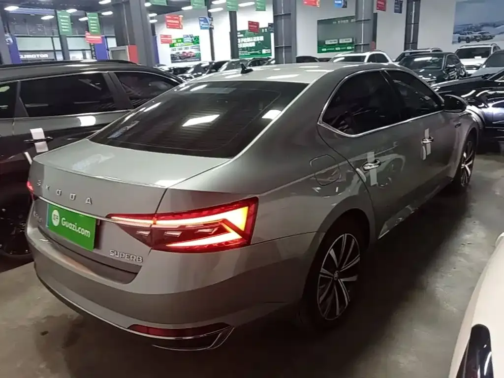 Skoda Superb — фото 10
