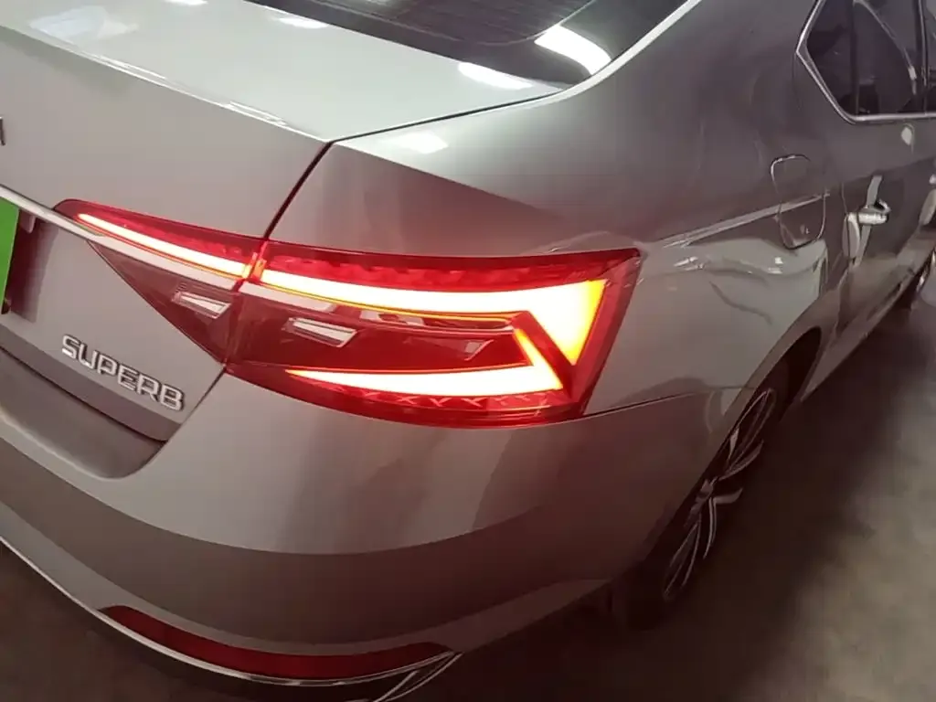 Skoda Superb — фото 2