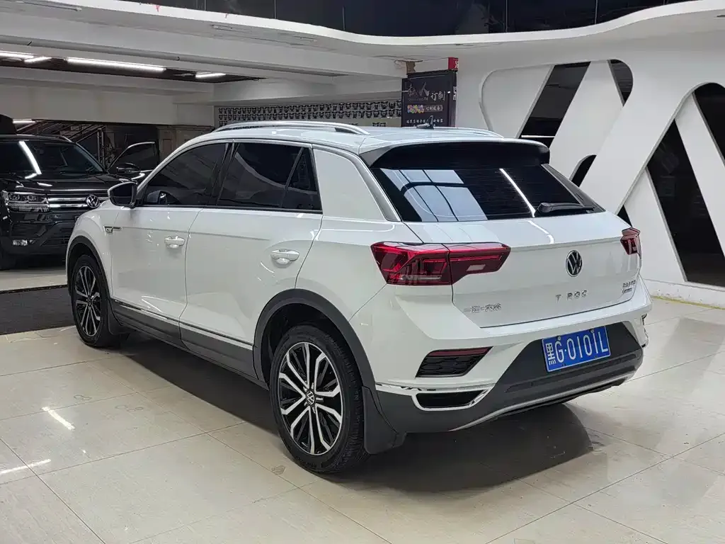 Volkswagen T-Roc — фото 10
