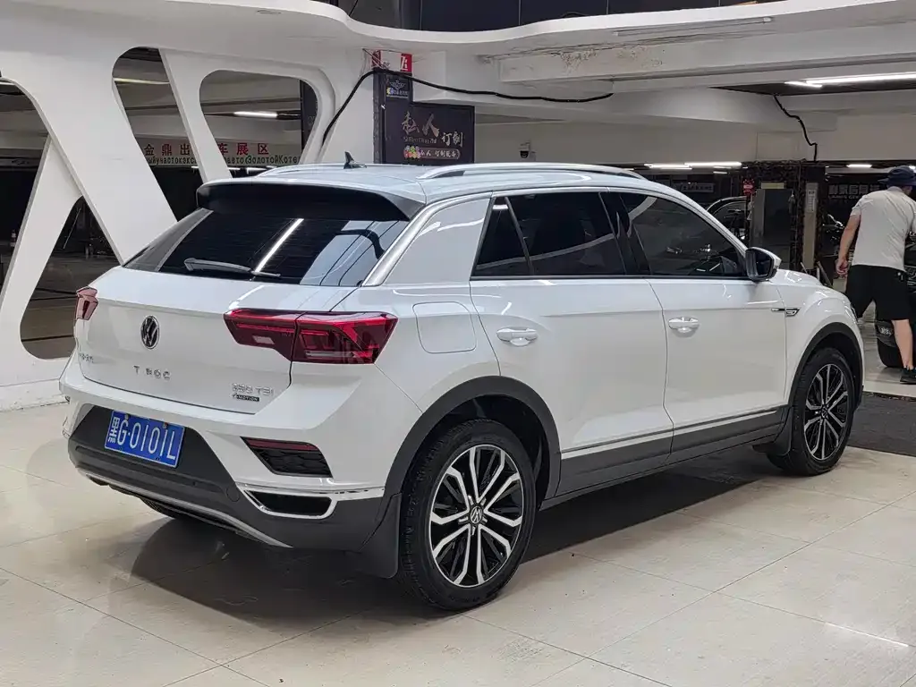 Volkswagen T-Roc — фото 8