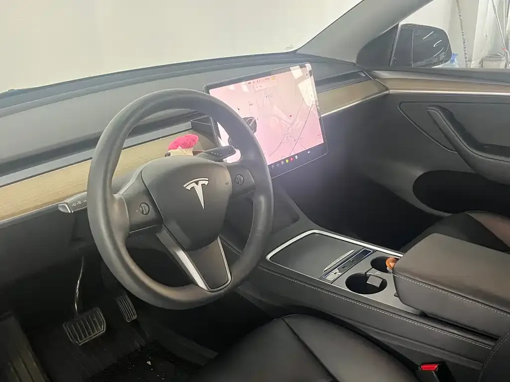 Tesla Model Y — фото 4