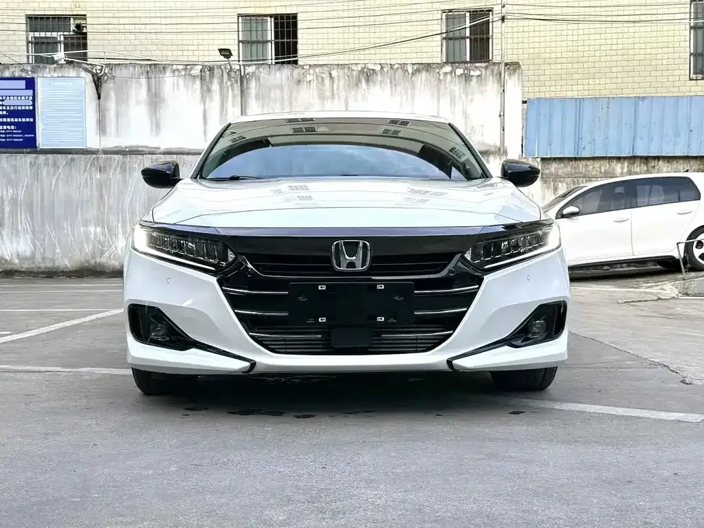Honda Accord — фото 10
