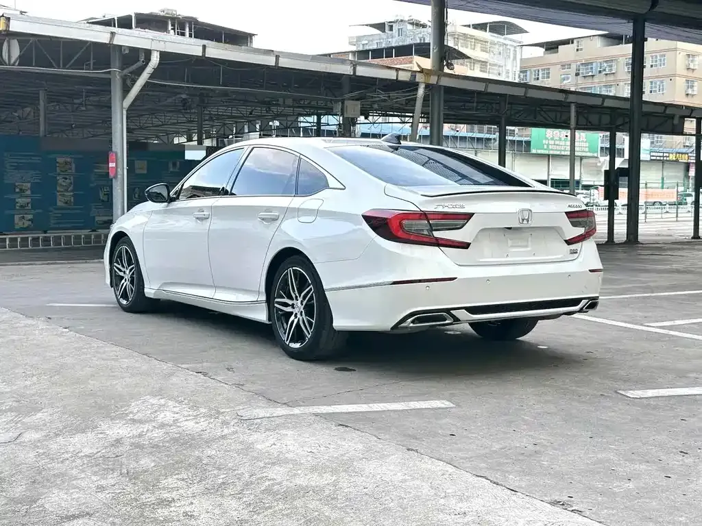 Honda Accord — фото 8