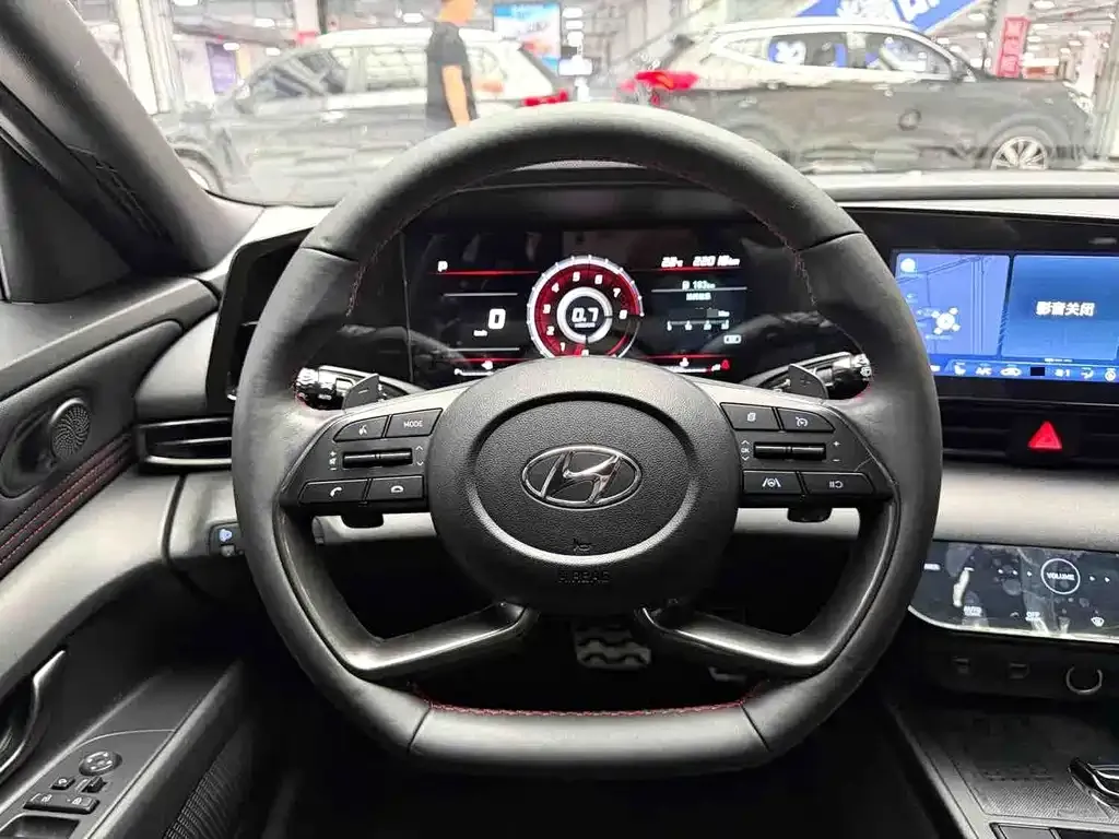 Hyundai Elantra — фото 8