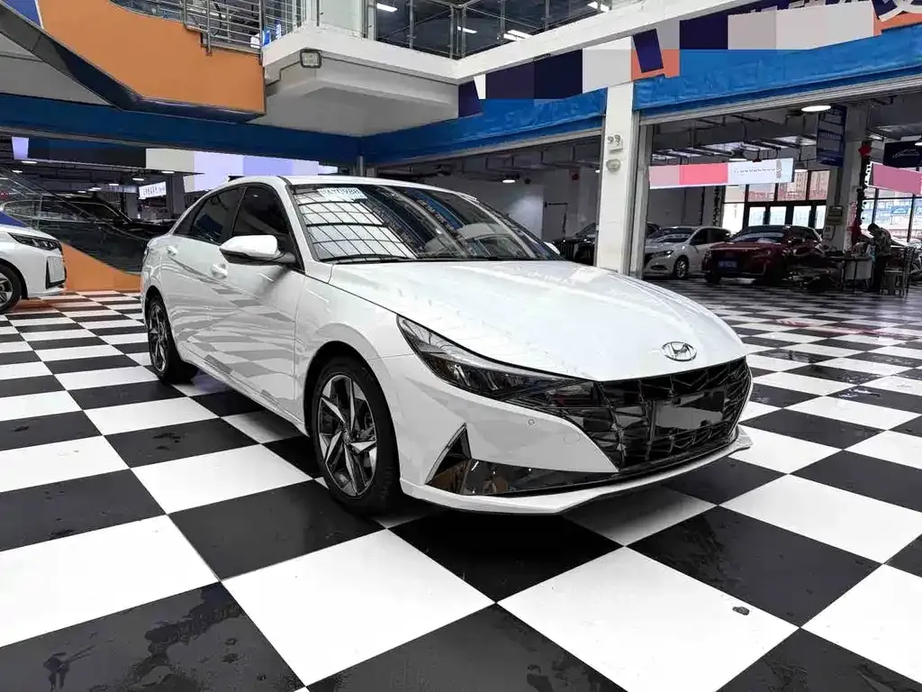 Hyundai Elantra — фото 3