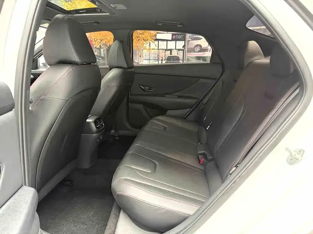 Hyundai Elantra — фото 9