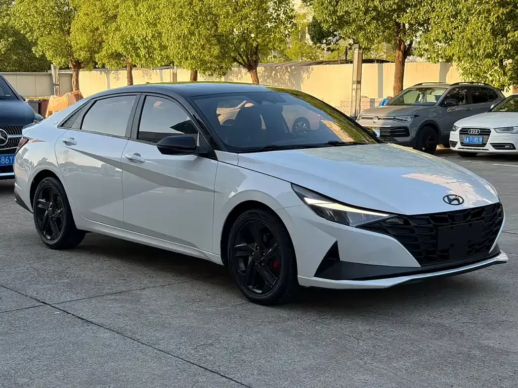 Hyundai Elantra — фото 10