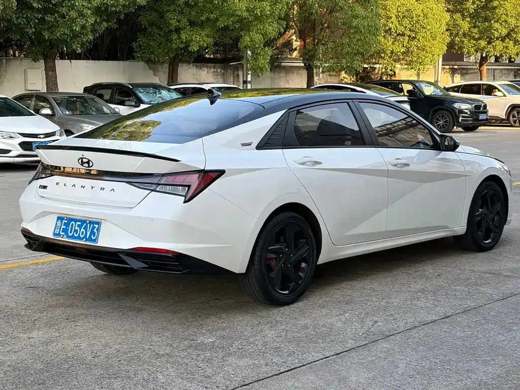 Hyundai Elantra — фото 5