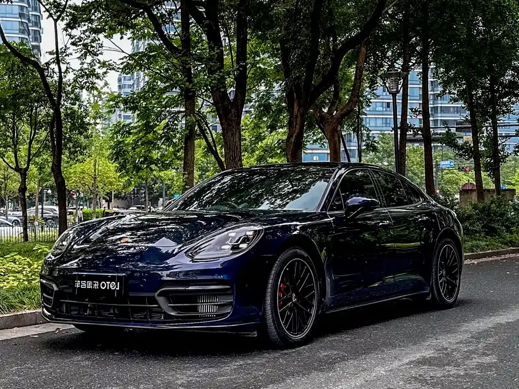 Porsche Panamera — фото 1