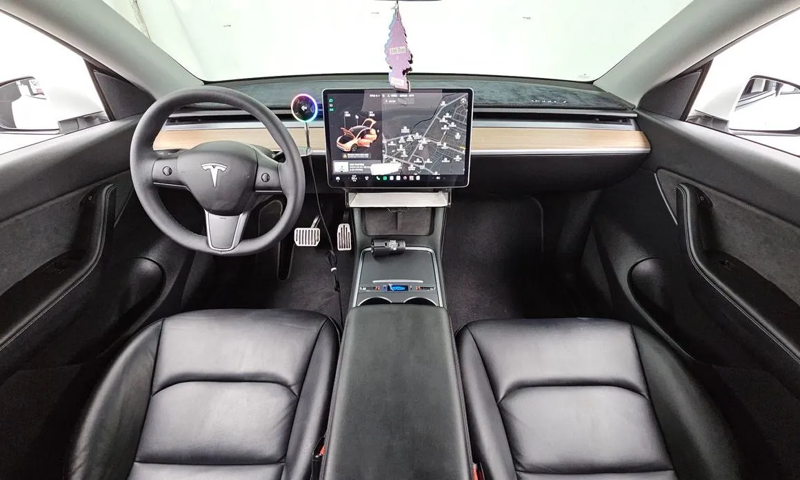 Tesla Model Y — фото 10