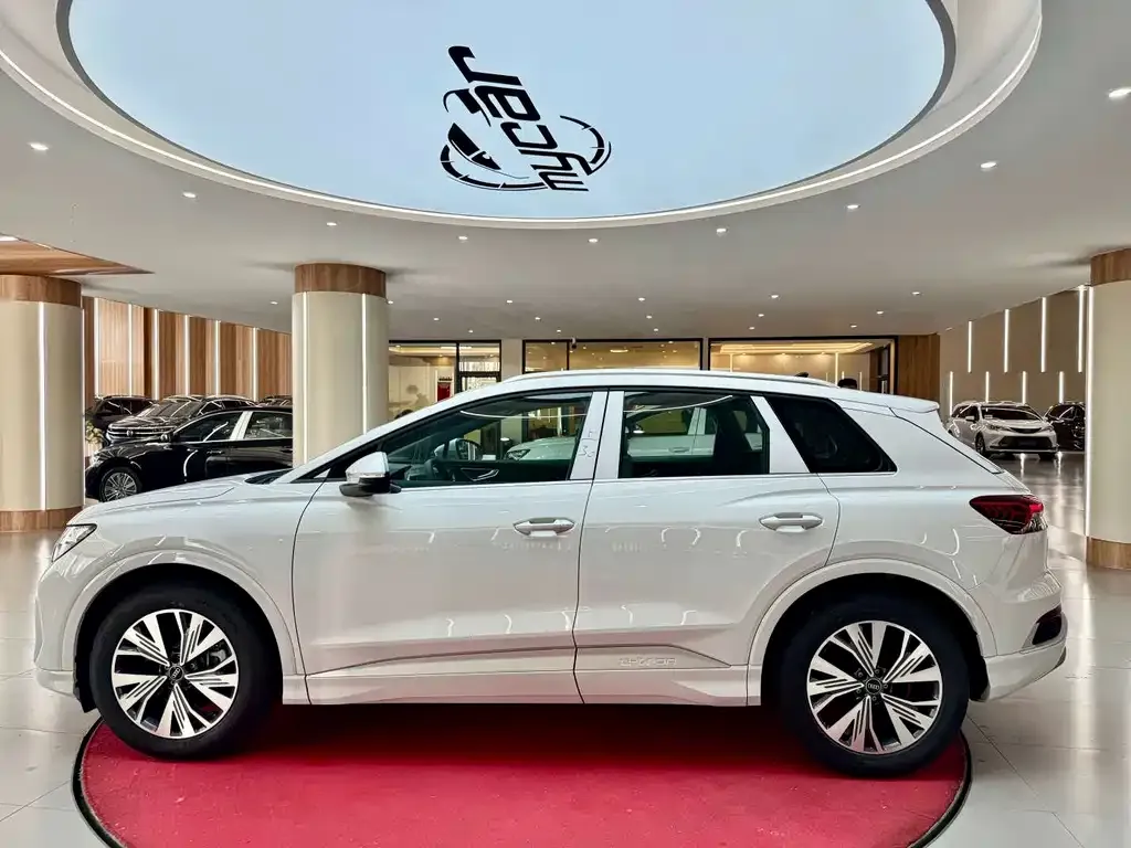 Audi Q4 e-tron — фото 10