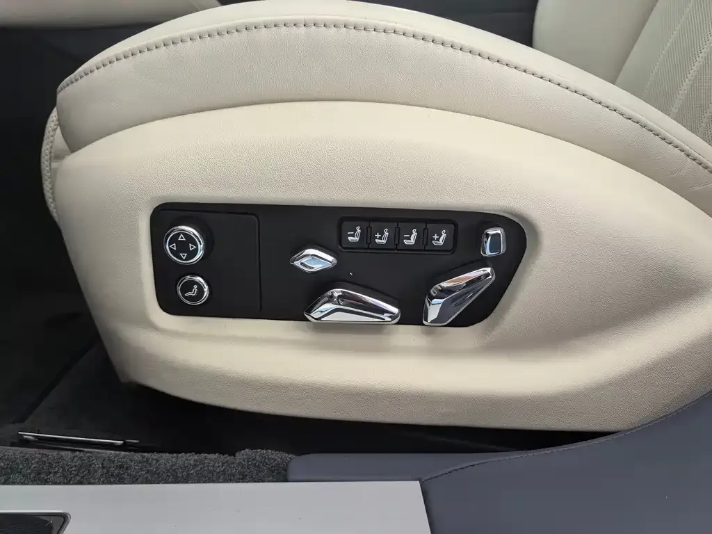 Bentley Flying Spur — фото 7