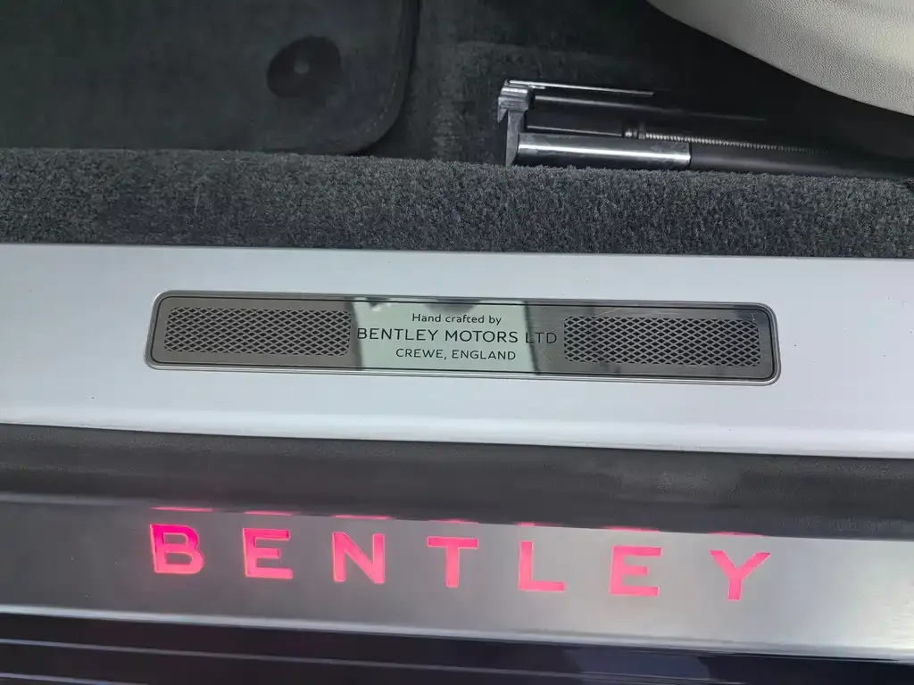 Bentley Flying Spur — фото 4